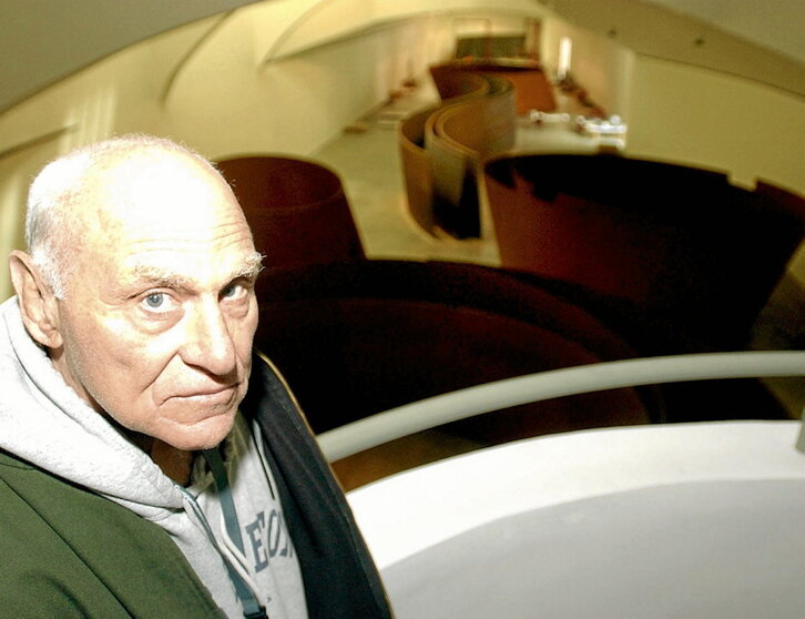 Richard Serra, en mayo de 2005, durante el montaje de su obra en el Guggenheim.