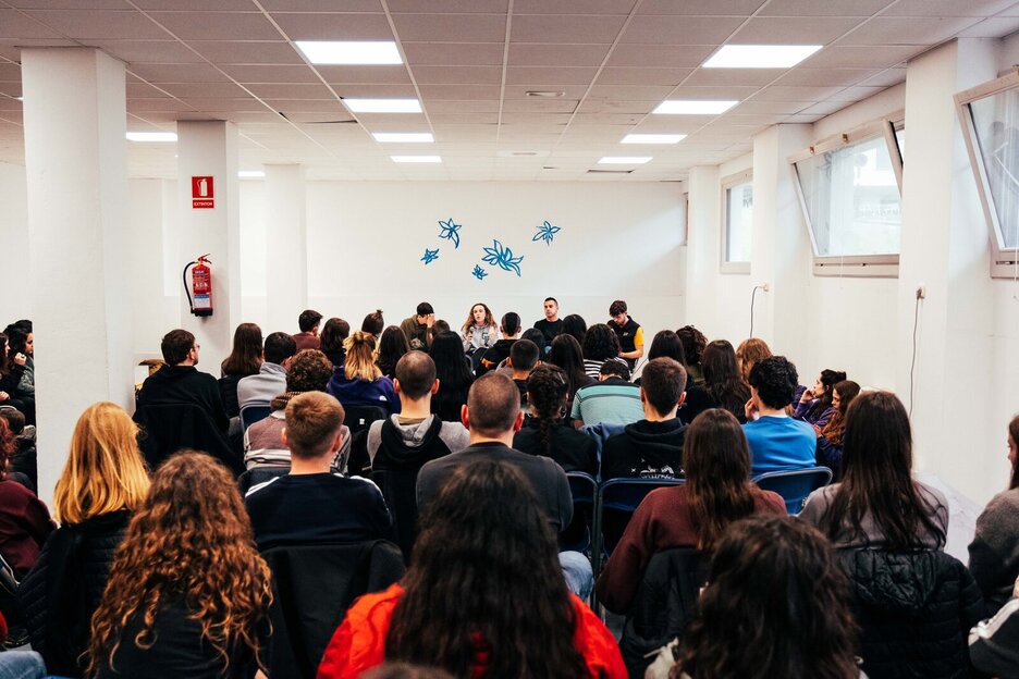 ‘Aldaketaren errelatoa’ izenburupeko hitzaldia. 