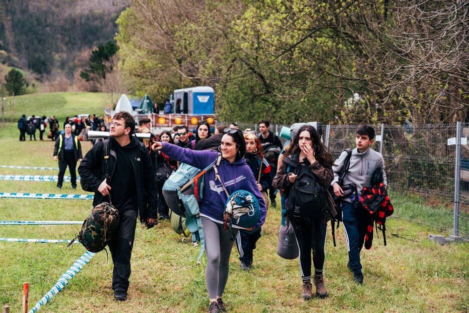 Kanpin-denda paratzeko leku bila. 