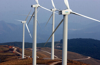 Aerogeneradores en el parque éolico de Oiz.