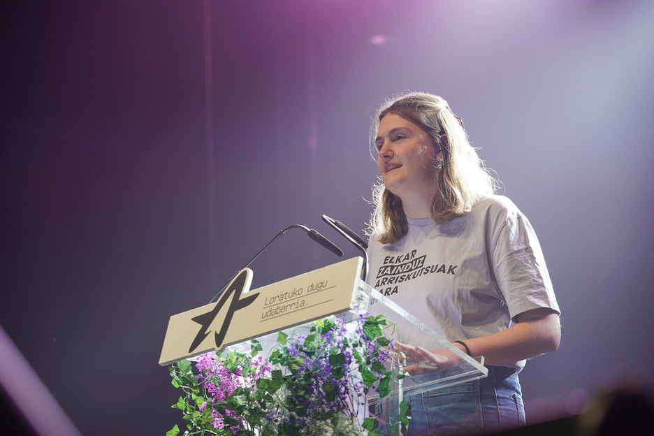 Ane Alava Ernaiko bozeramailea. Ane Alava Ernaiko bozeramailea.