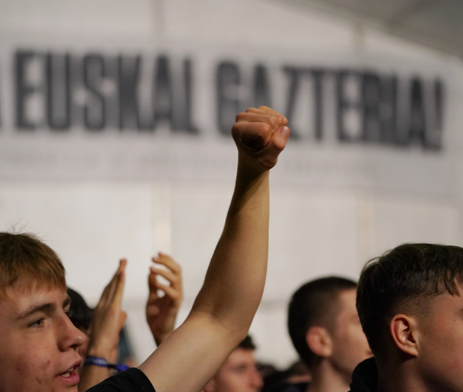 Alternatibetatik eragitera datorren «gazte frontea» aldarrikatu dute Lezon. Alternatibetatik eragitera datorren «gazte frontea» aldarrikatu dute Lezon.