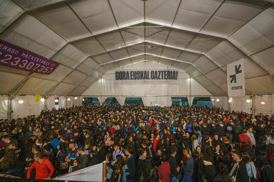 Zaratagunea, mukuru beteta. Zaratagunea, mukuru beteta.