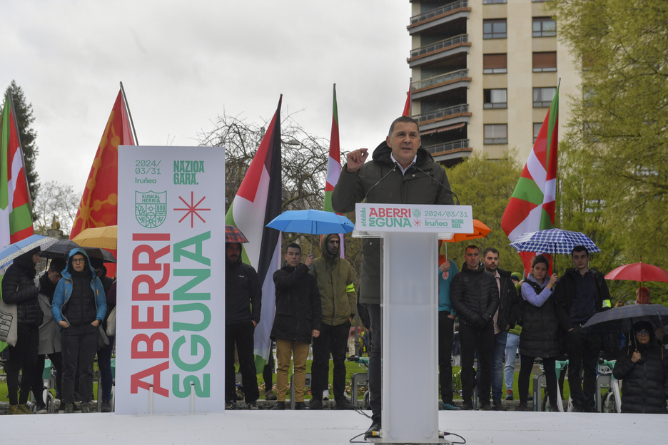 Arnaldo Otegik hitza hartu du Nafarroako hiriburuan. Arnaldo Otegik hitza hartu du Nafarroako hiriburuan.