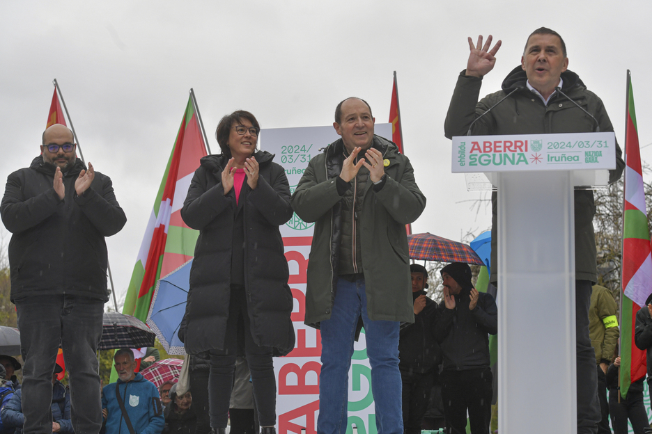 Otegiren hitzartzea, Iruñeko manifestazioaren amaieran. Otegiren hitzartzea, Iruñeko manifestazioaren amaieran.