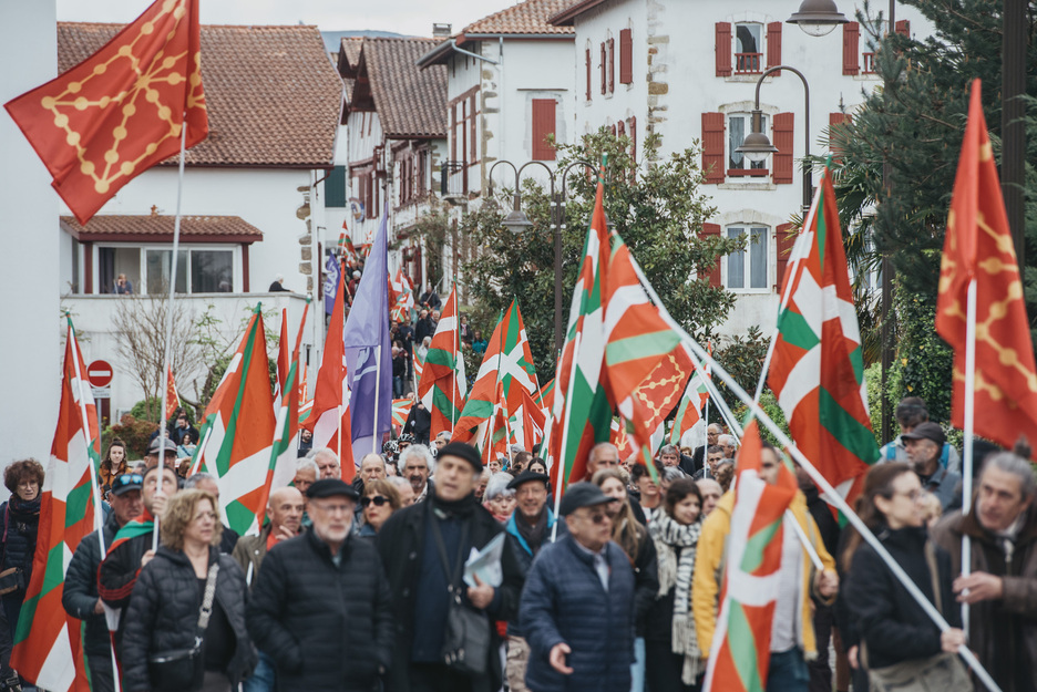 Uztaritze kolorez jantzi du Aberri Eguneko manifestazioak. Uztaritze kolorez jantzi du Aberri Eguneko manifestazioak.