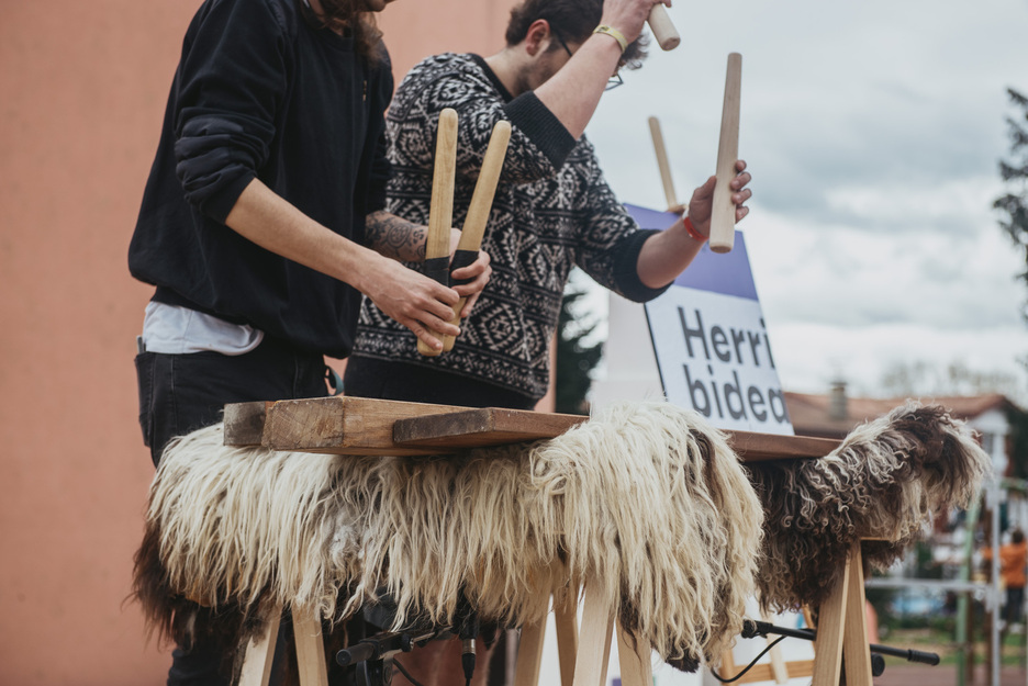 Txalapartariak Bagirak antolatutako mobilizazio egunean. Txalapartariak Bagirak antolatutako mobilizazio egunean.