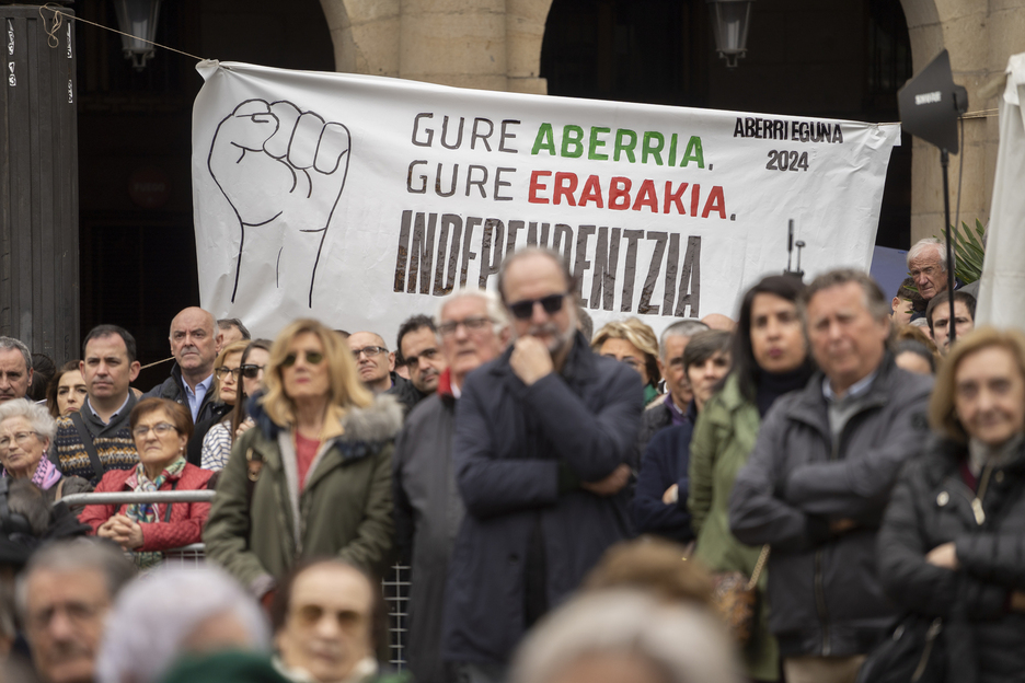 Independentziaren aldeko pankarta EAJren ekitaldian. Independentziaren aldeko pankarta EAJren ekitaldian.