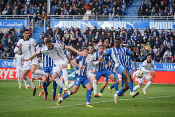 Jon Pacheco ha dado a la victoria a la Real con su primer gol como profesional.