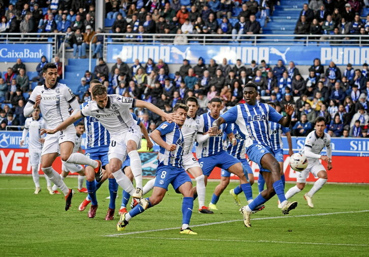 Pacheco fue el principal peligro en las jugadas a balón parado en la oportunidad que tuvo al cubrir la baja de Le Normand.
