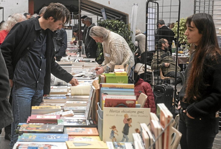 Bisitariak, atzo, Sarako idazleen biltzarrean.