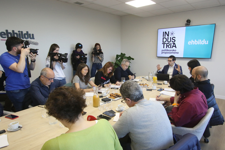 Pello Otxandiano ha presentado la propuesta sobre política industrial de EH Bildu.