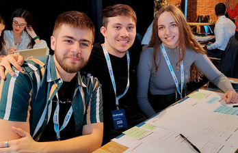 Mario Escribano, Emilio Garcia eta Raquel Lopez; EHUko ikasleak.