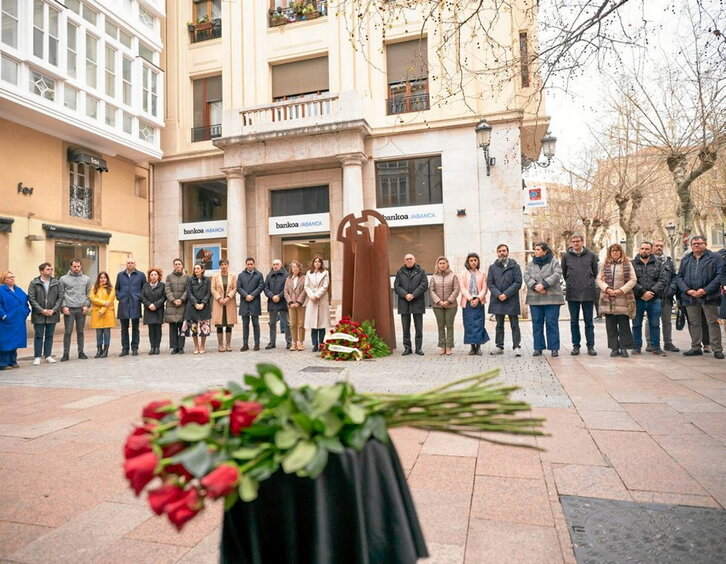 Gasteizko Udalak frankismoaren biktimei atzo egindako omenaldia.