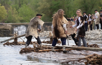 Imagen del Día de la Almadía del pasado año.
