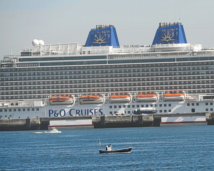 Foto de archivo de un crucero en Getxo.