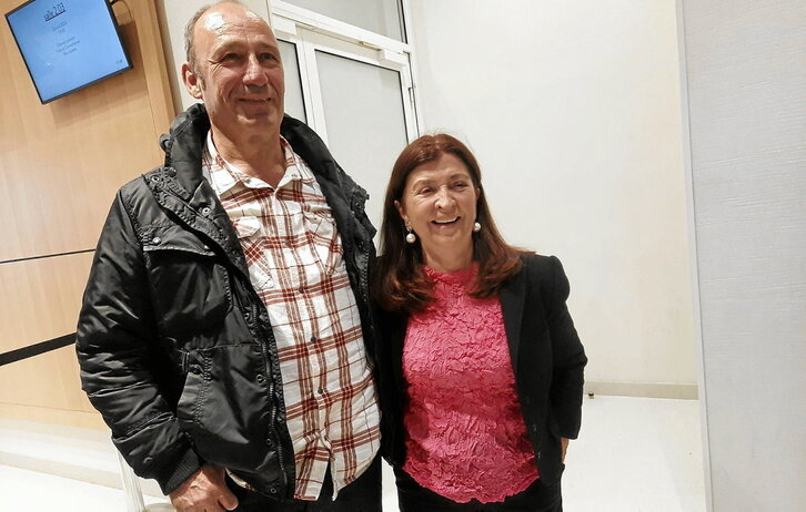 Txetx Etxeberri y Béarice Molle-Haran, sonrientes al final del juicio de dos días celebrado en París