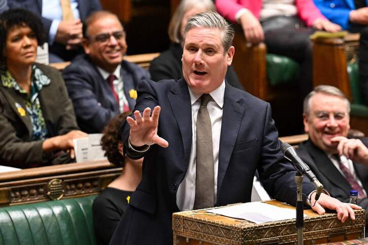 Keir Starmer, durante la sesión semanal de preguntas a los primeros ministros en la Cámara de los Comunes.