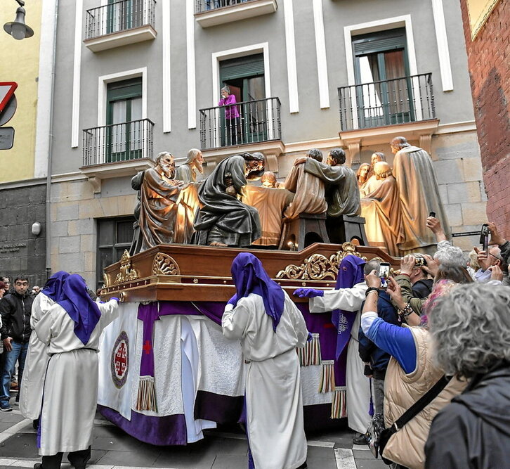 Aste Santuko prozesio bat Iruñeko kaleetan.
