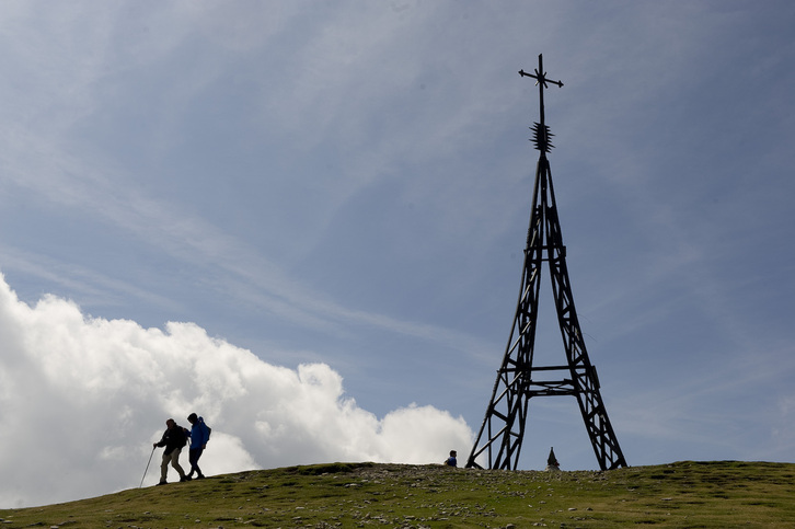 Gorbeiako gurutzea, irudian.