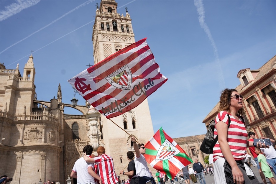 Sevillako Giralda athleticzaleen euforiaren lekuko izan da.