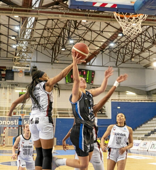 La superioridad física local fue determinante.