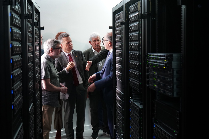 Visita del Gobierno de Lakua a Hyperion, el superordenador ubicado en Donostia.