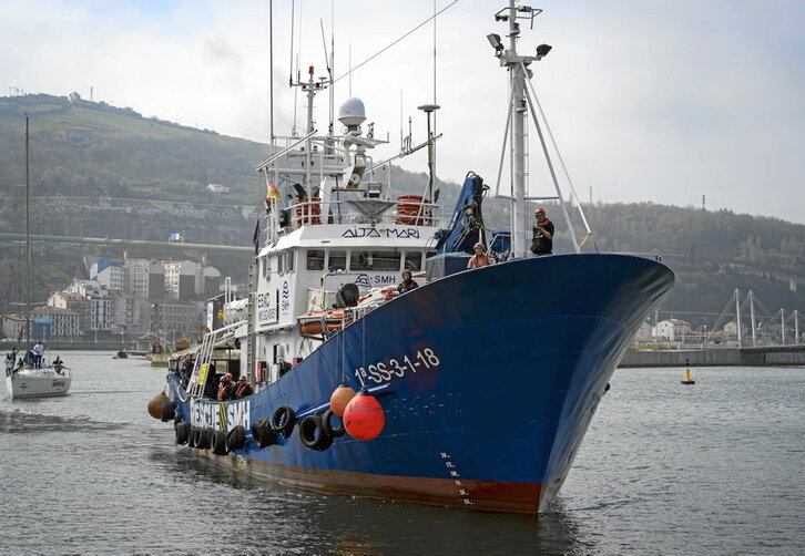 El buque de rescate Aita Mari estará este mes de abril en los muelles del Itsasmuseum de Bilbo. Se han organizado visitas guiadas.