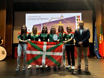 Pilotako emakumezkoen euskal selekzioa, Europako Txapelketako sari banaketan.