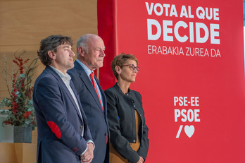 Andueza, en Irun, acompañado por Rousset y Chivite. 