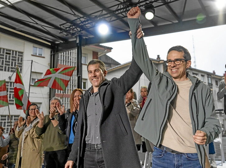 Pello Otxandiano EH Bilduko hautagaia eta Arkaitz Rodriguez, atzo Andoainen.