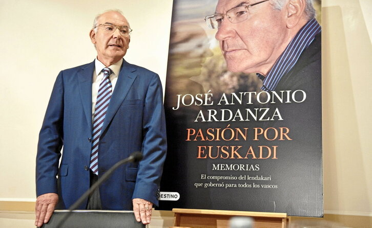 Ardanza, bere oroitzapenak aurkeztu zituenean, 2011n.