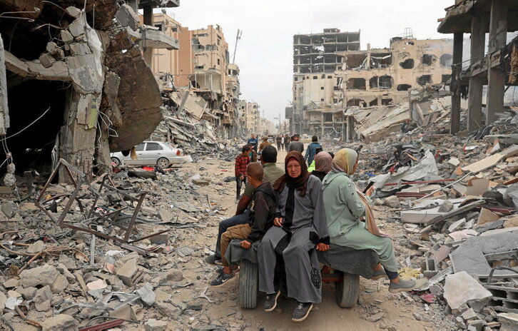 Algunos gazatíes volvieron a una Jan Yunis irreconocible e inhabitable tras meses de ataques israelíes.