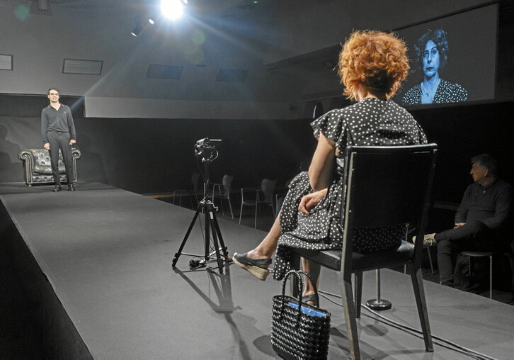 En un extremo, Eneko Sagardoy, en el otro, Eva Trancón.