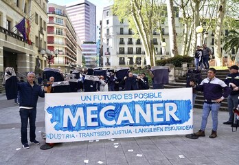 Los trabajadores han defendido ante Sabin Etxea que Mecaner tiene futuro.