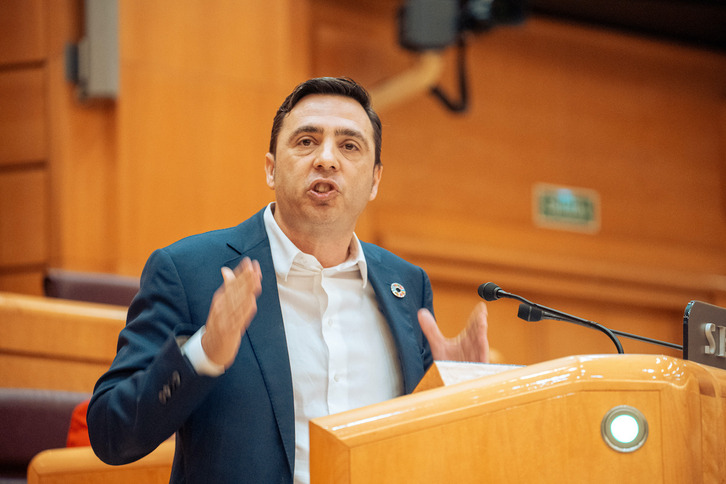 El navarro Toni Magdaleno ha defendido la posición del PSOE, en minoría en el Senado.