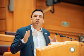 El navarro Toni Magdaleno ha defendido la posición del PSOE, en minoría en el Senado.