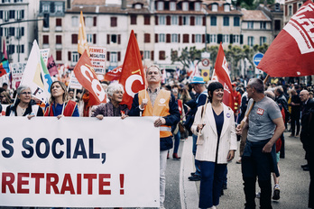 Bazterketa sindikala salatzeko, intersindikalak deituriko martxaren buruan jarri zen, iaz Baionan, Argitxu Dufau (LAB).