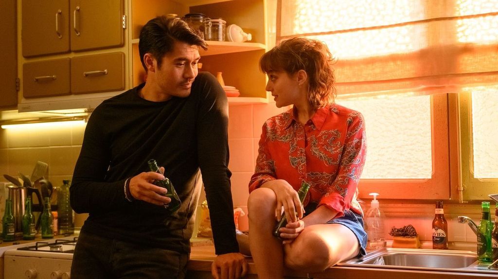 Henry Golding y Beatrice Grannò en 'Daniela Forever'. SAYAKA PRODUCCIONES Henry Golding y Beatrice Grannò en 'Daniela Forever'. SAYAKA PRODUCCIONES