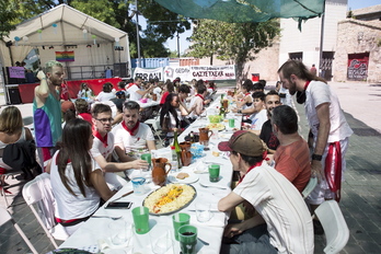 Imagen de archivo de una actividad organizada por Herri Sanferminak en la plaza de la O durante las fiestas.