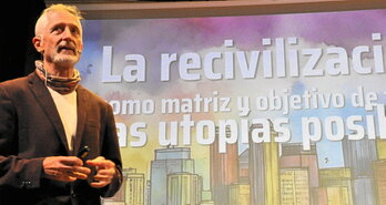 Fernando Valladares biologoak Zarauzko Modelo aretoan eman zuen hitzaldiko une bat. Gero, Tolosan ere izan zen.