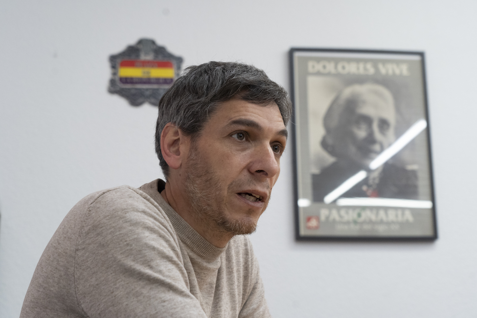 Jon Hernández durante la entrevista en la sede de Ezker Anitza-Izquierda Unida. (Raul BOGAJO/FOKU) Jon Hernández durante la entrevista en la sede de Ezker Anitza-Izquierda Unida. (Raul BOGAJO/FOKU)