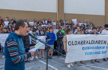 Pasaiako Udalaren erabaki baten aurkako bi epai salatzeko elkarretaratzea. 