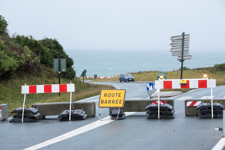 Behin baino gehiagotan itxi behar izan dute erlaitzako errepidea azken urte hauetan.