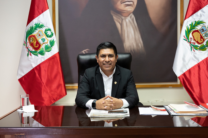 Alex Flores, diputado independiente de Perú y exmiembro de Perú Libre