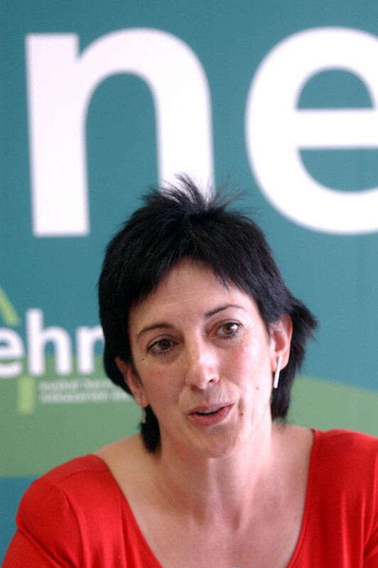 Maite Aristegi, GARAko artxiboaren argazki batean, 2002koa