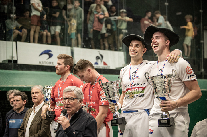 Sanchez eta Etcheberry, irribarretsu, Berezkoen finala irabazi berritan.