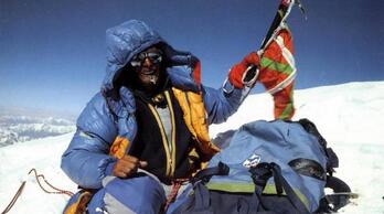Mari Abrego, en el centro, en el acto del 30 aniversario de la ascensión al K2. 
