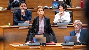 María Chivite toma la palabra en el Parlamento, en una imagen de archivo. 