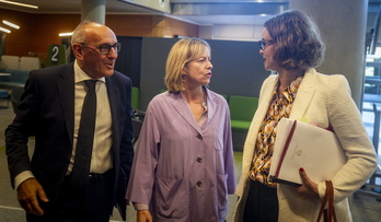 Los tres diputados generales del PNV –Ramiro González, Eider Mendoza y Elixabete Etxanobe– en la última reunión del Consejo Vasco de Finanzas.